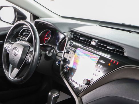Used 2020 Toyota Camry XSE FWD image 26