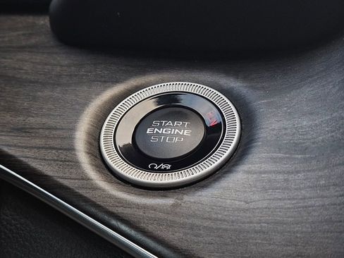 Used 2022 Jeep Grand Cherokee Overland w/ Luxury Tech Group IV image 23