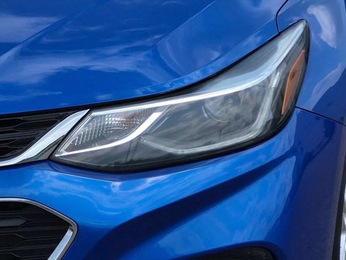 Used 2017 Chevrolet Cruze LT w/ Convenience Package FWD image 11