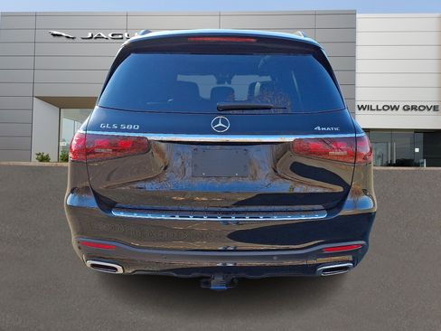 Used 2025 Mercedes-Benz GLS 580 4MATIC image 8