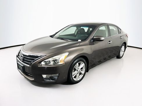 Used 2013 Nissan Altima 2.5 SL w/ Technology Pkg image 3