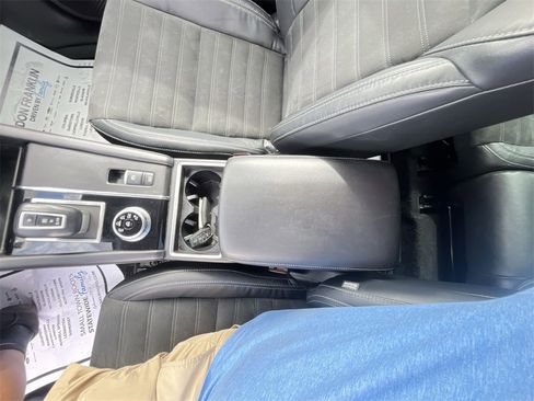 Used 2022 Mitsubishi Outlander SE image 21