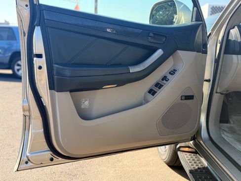 Used 2005 Toyota 4Runner Limited AWD/4WD image 25
