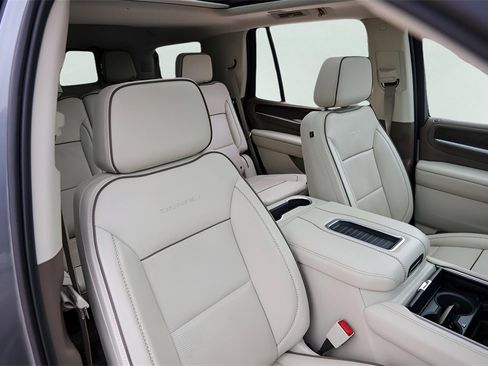 Certified 2022 GMC Yukon Denali w/ Denali Premium Package image 35