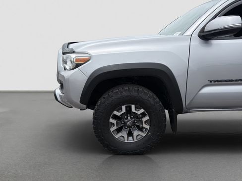 Used 2020 Toyota Tacoma TRD Off-Road AWD/4WD image 22