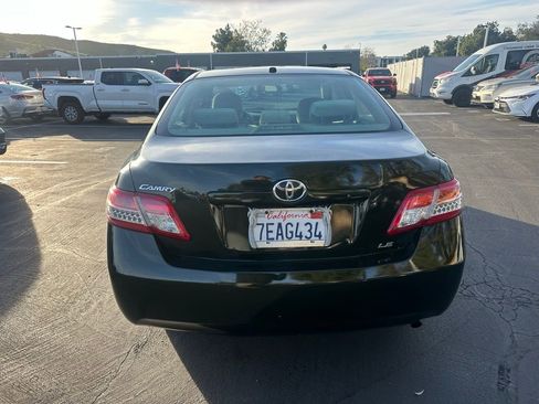 Used 2010 Toyota Camry LE image 3