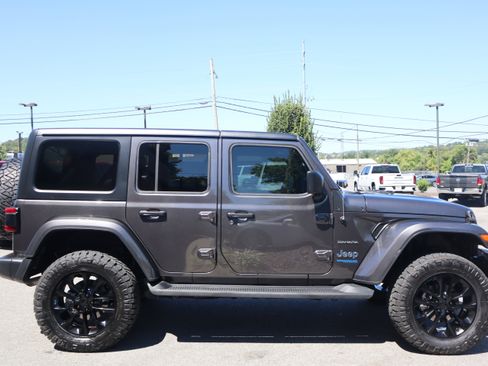 Used 2022 Jeep Wrangler Unlimited Sahara w/ Cold Weather Group image 5