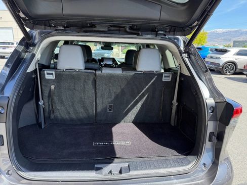 Used 2021 Toyota Highlander XLE AWD/4WD image 22