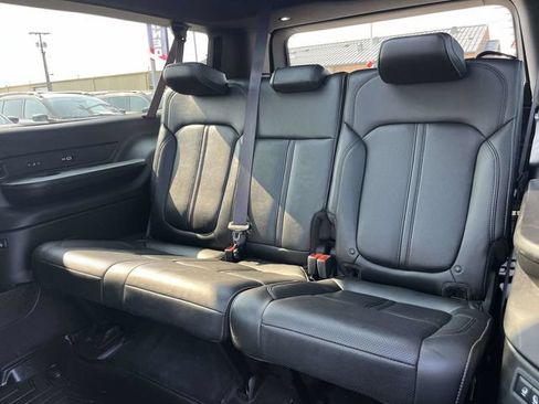 Used 2023 Jeep Wagoneer L Series III w/ Premium Group I AWD/4WD image 17