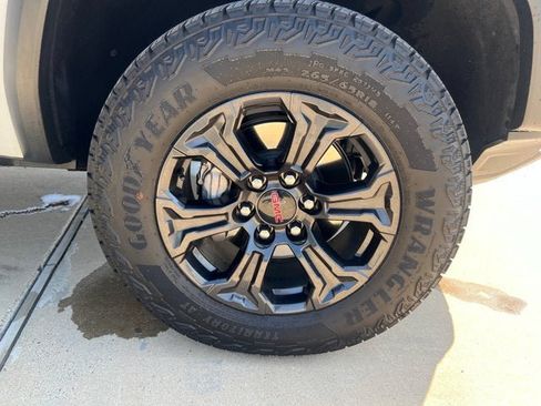 Used 2025 GMC Canyon Elevation w/ Convenience Package RWD image 10