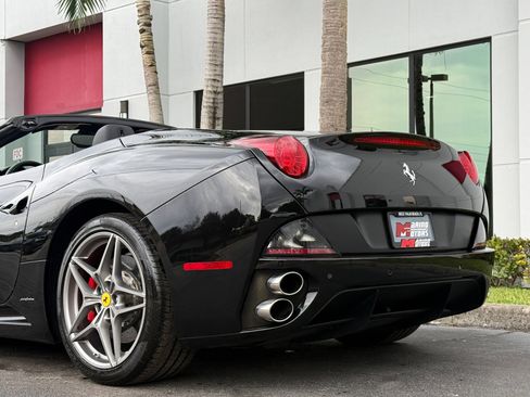 Used 2013 Ferrari California image 27