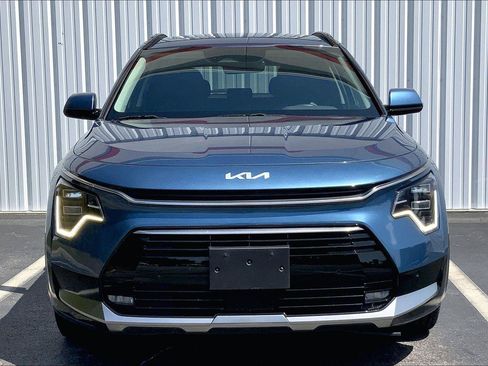 Used 2023 Kia Niro SX Touring FWD image 3