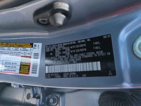 Used 2022 Toyota Highlander XLE FWD image 25
