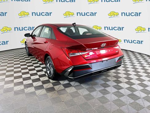 Used 2025 Hyundai Elantra Hybrid FWD image 5