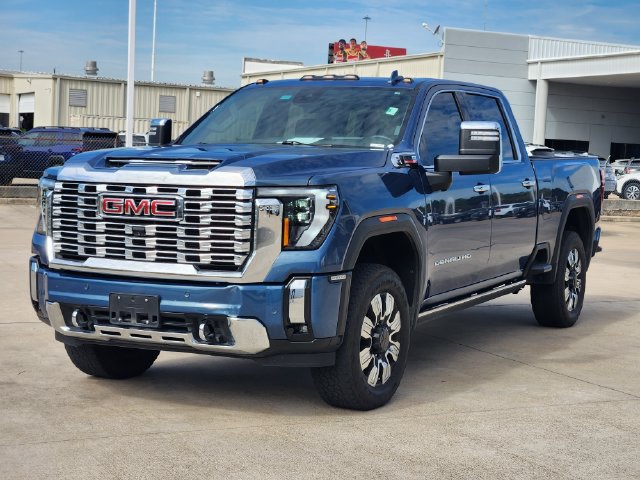 Used 2025 GMC Sierra 2500 Denali w/ Denali Reserve Package AWD/4WD image 3