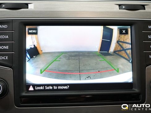 Used 2017 Volkswagen Golf SE image 28