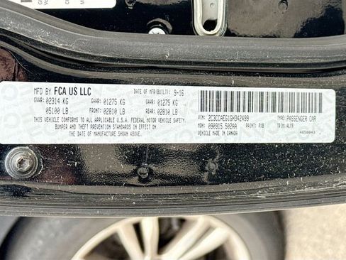 Used 2016 Chrysler 300 C RWD image 11