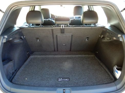 Used 2019 Volkswagen Golf R 4-Door image 9