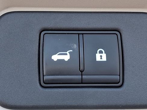 Used 2024 Nissan Ariya AWD image 32