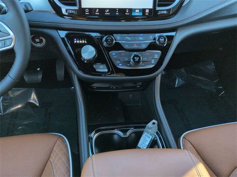 New 2026 Chrysler Pacifica Pinnacle image 18