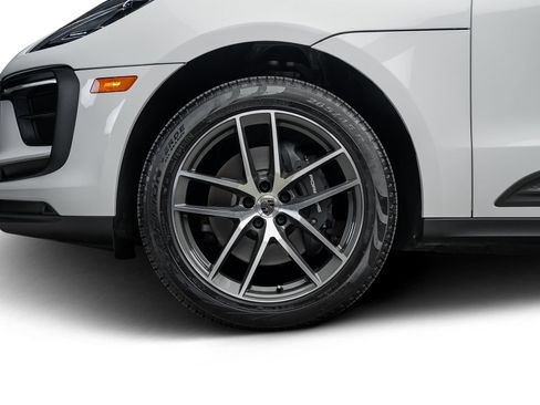 Used 2025 Porsche Macan AWD/4WD image 20