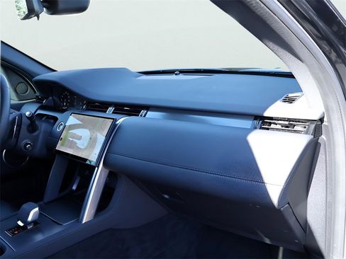Certified 2025 Land Rover Discovery Sport Dynamic SE image 11