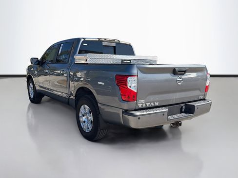 Used 2018 Nissan Titan SV w/ SV Convenience Package image 5