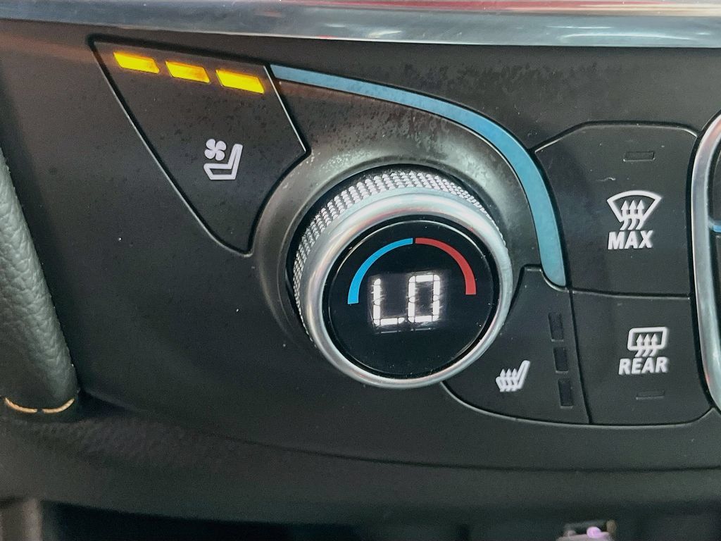 Used 2021 Chevrolet Traverse Premier w/ LPO, Blackout Package AWD/4WD image 21