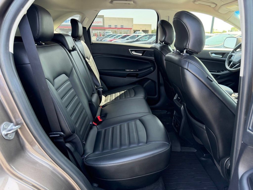 Used 2019 Ford Edge SEL w/ Equipment Group 201A AWD/4WD image 9