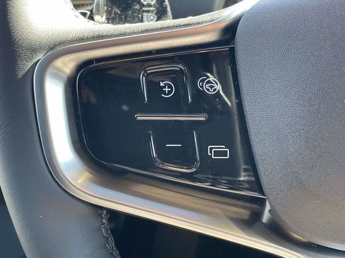 Certified 2025 Volvo EX30 Plus w/ Protection Package Premier image 9