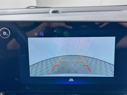 Used 2025 Chevrolet Equinox LT image 23