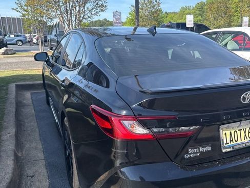 Used 2025 Toyota Camry SE image 6