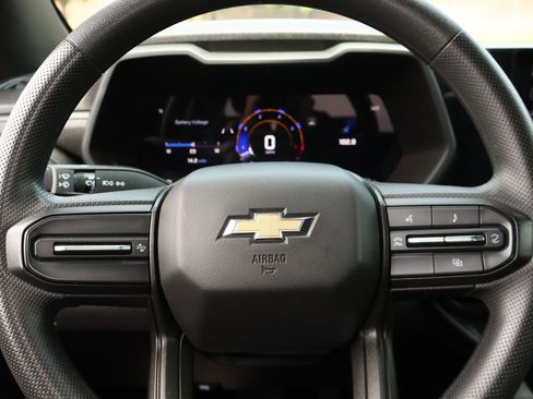 Used 2024 Chevrolet Colorado W/T RWD image 10