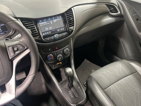 Used 2019 Chevrolet Trax LT w/ LT Convenience Package image 7