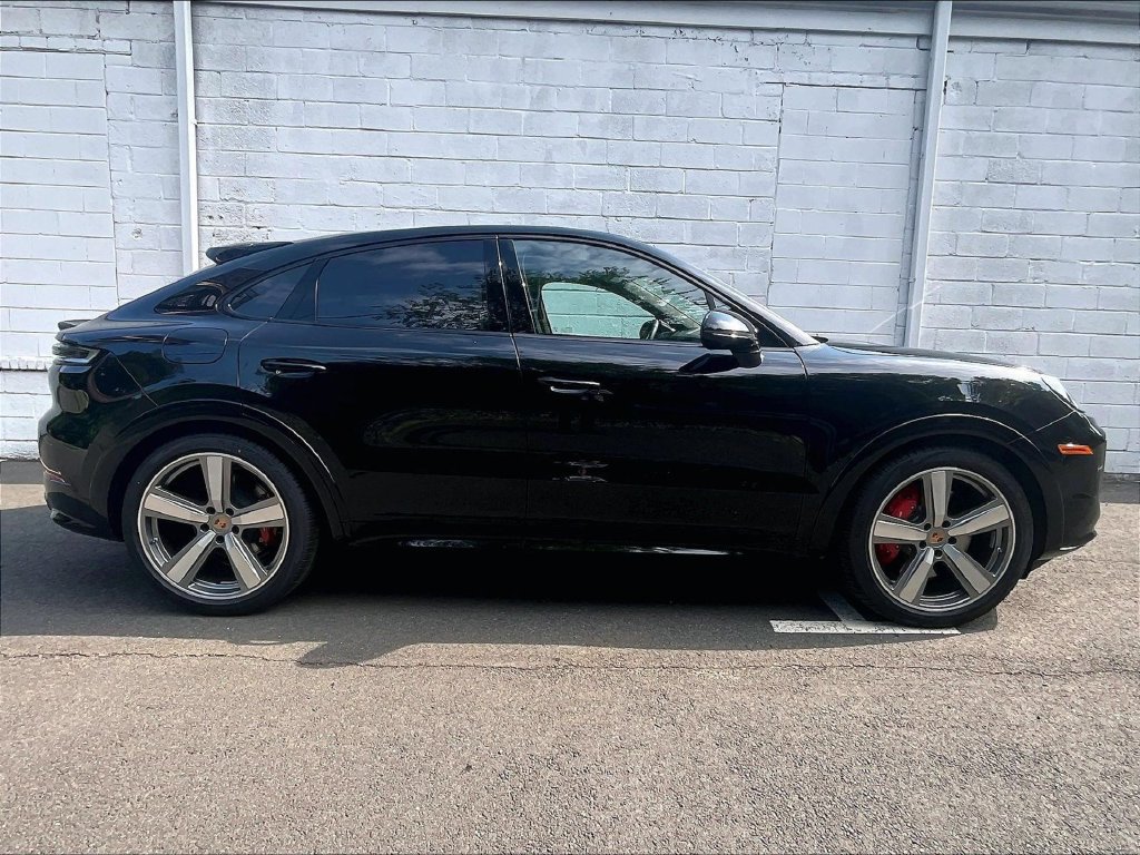 Used 2026 Porsche Cayenne GTS AWD/4WD image 6