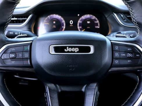 Used 2022 Jeep Grand Cherokee Limited image 12