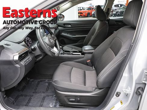 Used 2024 Nissan Altima 2.5 SV FWD image 14