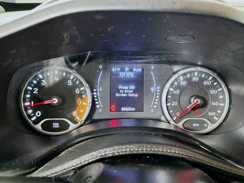 Used 2017 Jeep Renegade Altitude FWD image 12