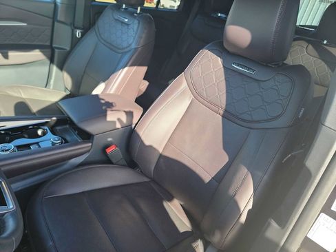 Used 2025 Ford Explorer Platinum w/ LUX Leather Package AWD/4WD image 11