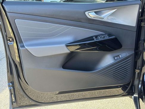 Used 2023 Volkswagen ID.4 Pro S Plus image 8