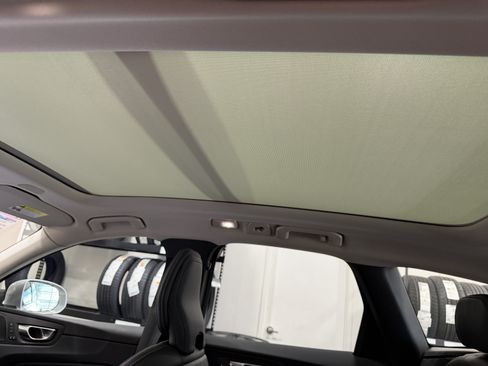 Used 2023 Volvo XC60 B5 Ultimate w/ Climate Package FWD image 23