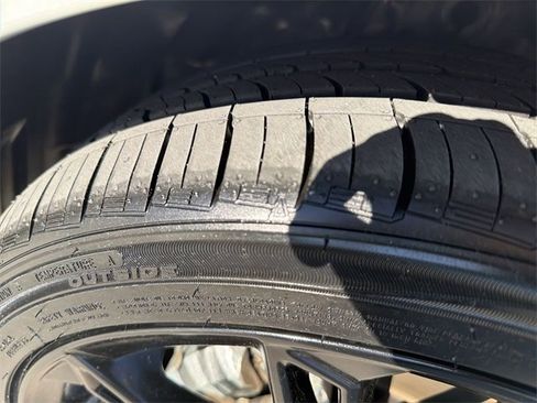 Used 2022 Toyota Avalon XSE image 33