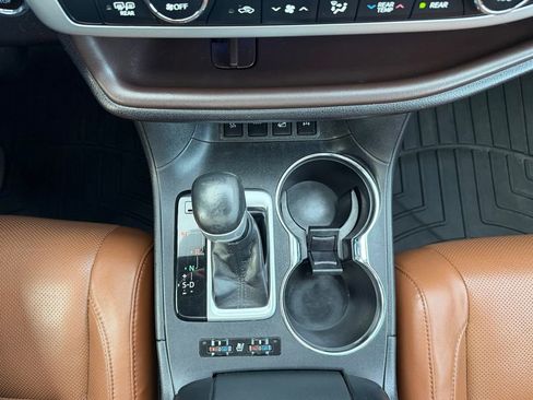 Used 2019 Toyota Highlander Limited Platinum AWD/4WD image 23