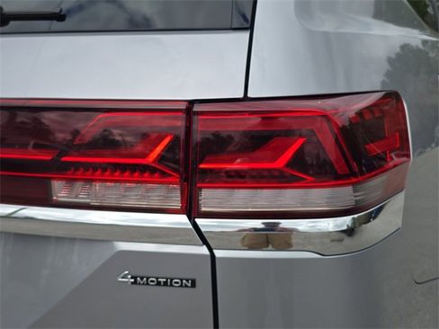 Used 2025 Volkswagen Atlas SE image 7