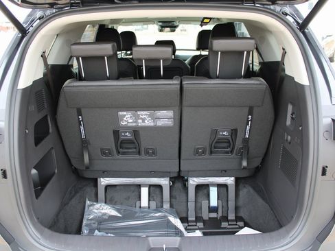 New 2026 Kia Carnival EX image 15