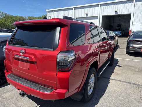 Used 2022 Toyota 4Runner SR5 AWD/4WD image 5