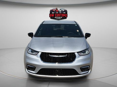 Used 2026 Chrysler Pacifica Select FWD image 2