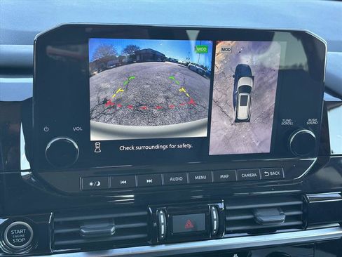 Used 2023 Nissan Pathfinder SL w/ Black Appearance Package image 24