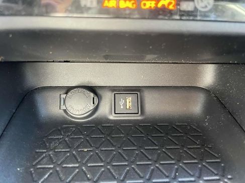 Used 2024 Toyota RAV4 XLE FWD image 35
