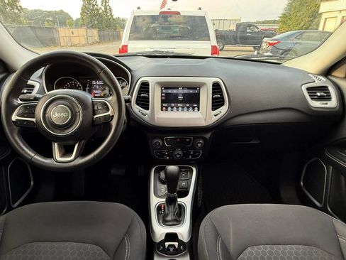 Used 2019 Jeep Compass Sport AWD/4WD image 3